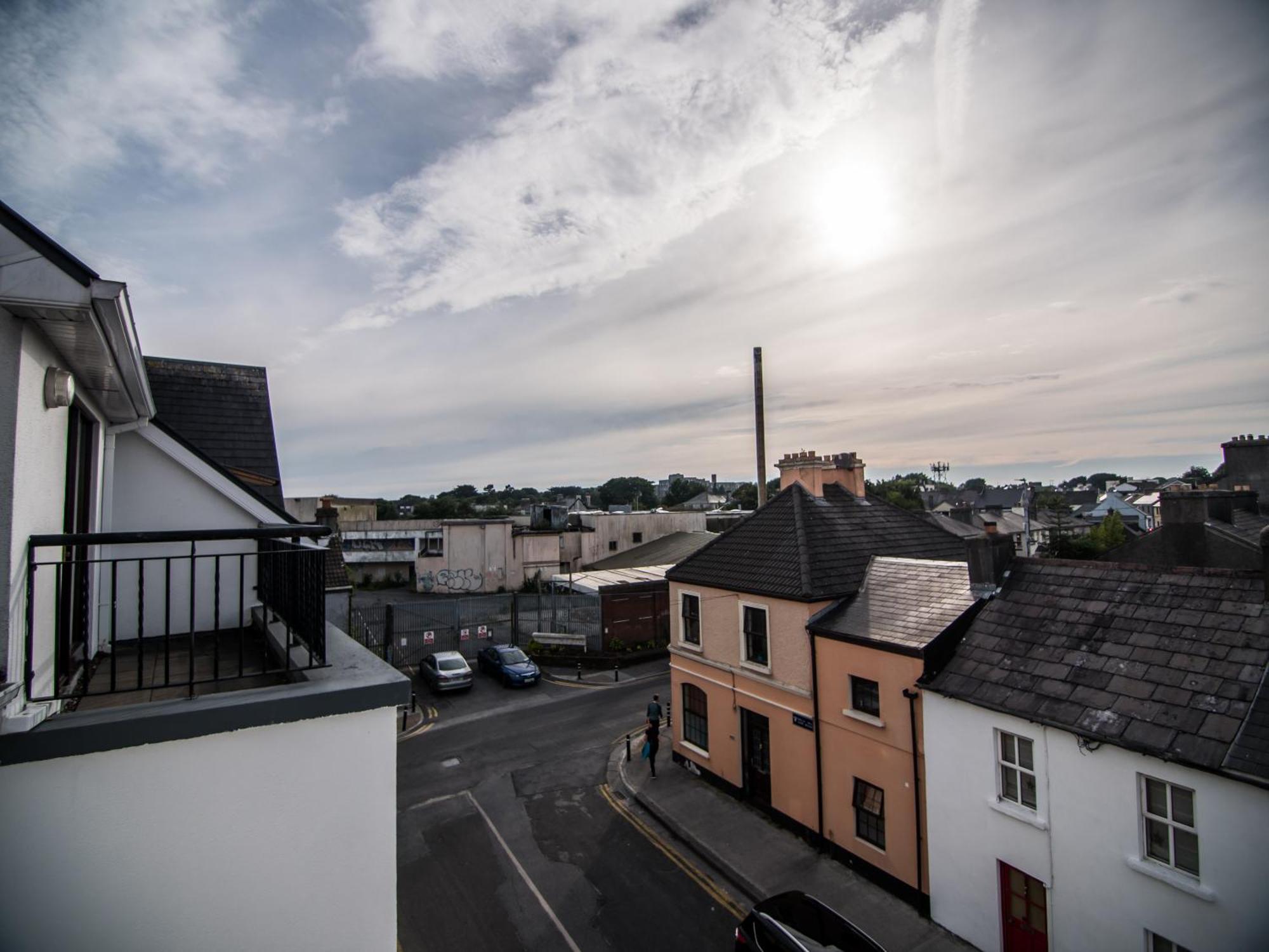 Donegan Court Aparthotel Galway Eksteriør bilde