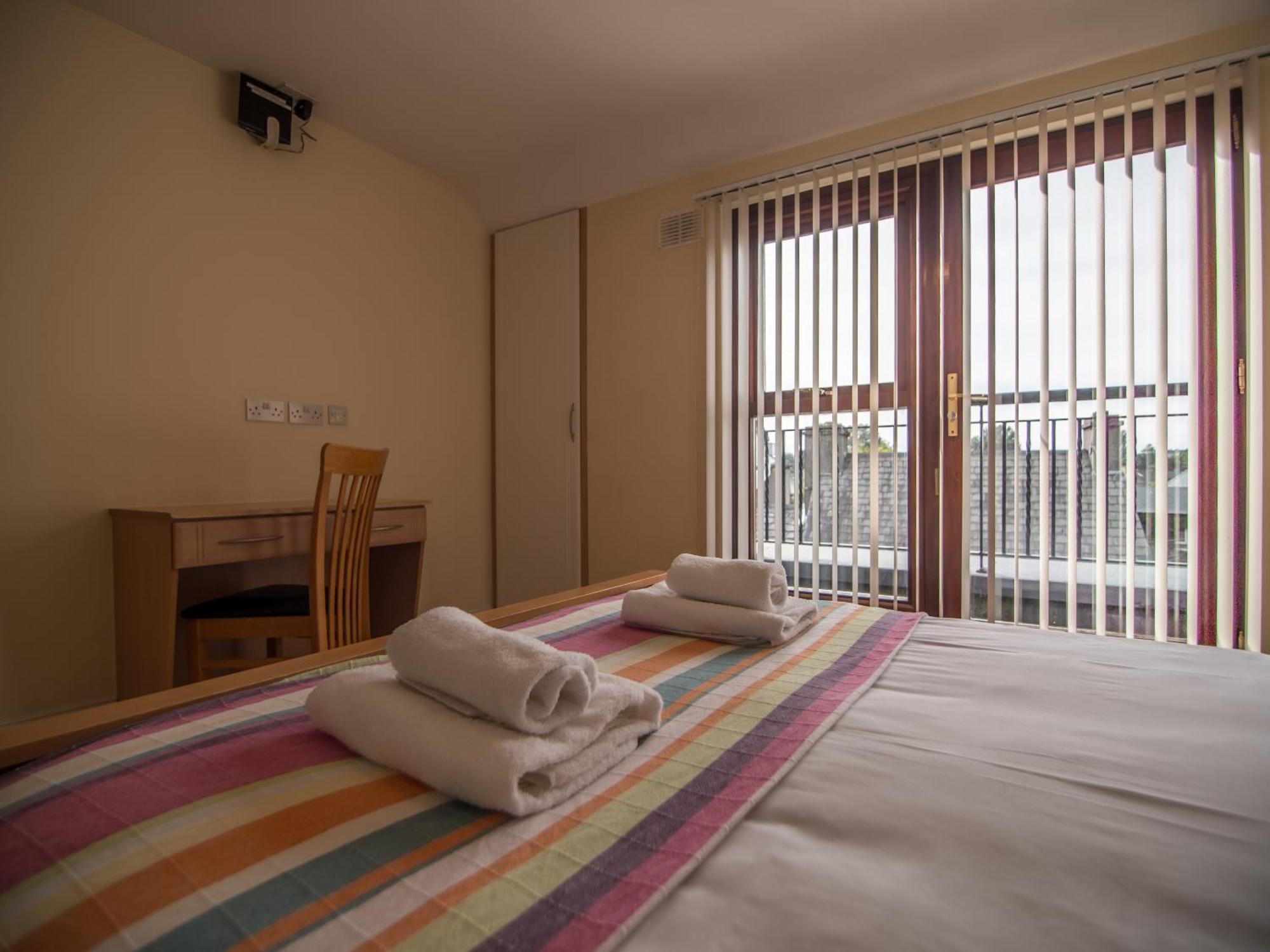 Donegan Court Aparthotel Galway Eksteriør bilde