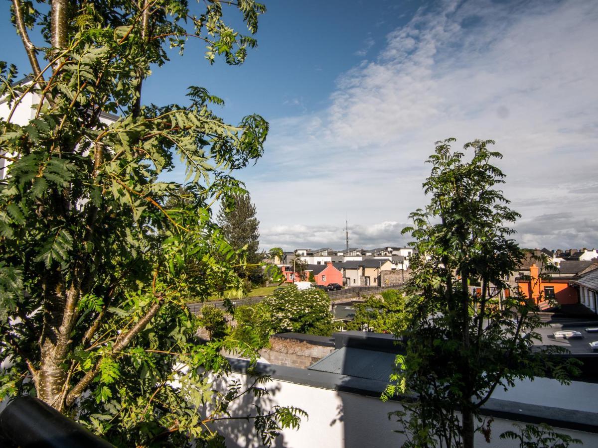 Donegan Court Aparthotel Galway Eksteriør bilde